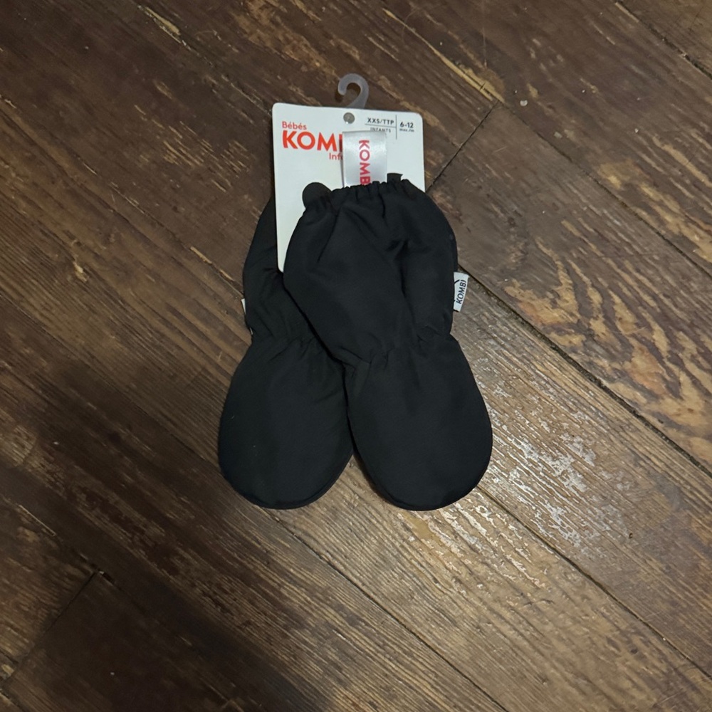 Kombi Infants Black Mittens